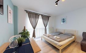 Studio Steps From Nivy & Main Bus Station